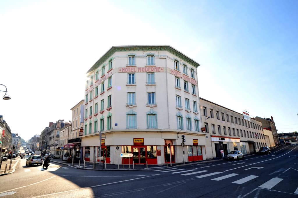 BRIT HOTEL CONFORT NEVERS Centre Gare - Photo 1