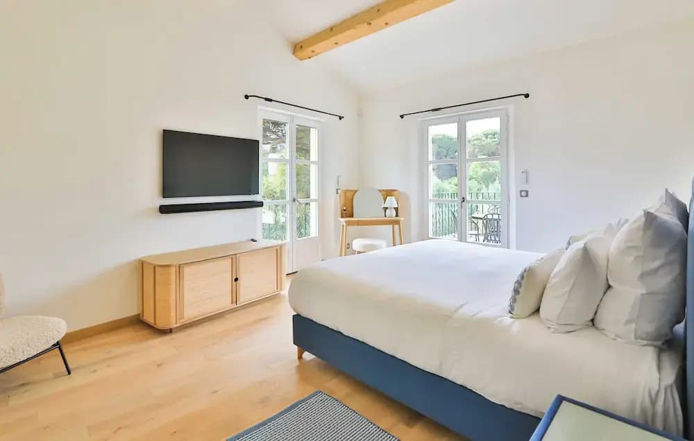 Magnificent Villa Overlooking the bay of Canebiers - Photo 4
