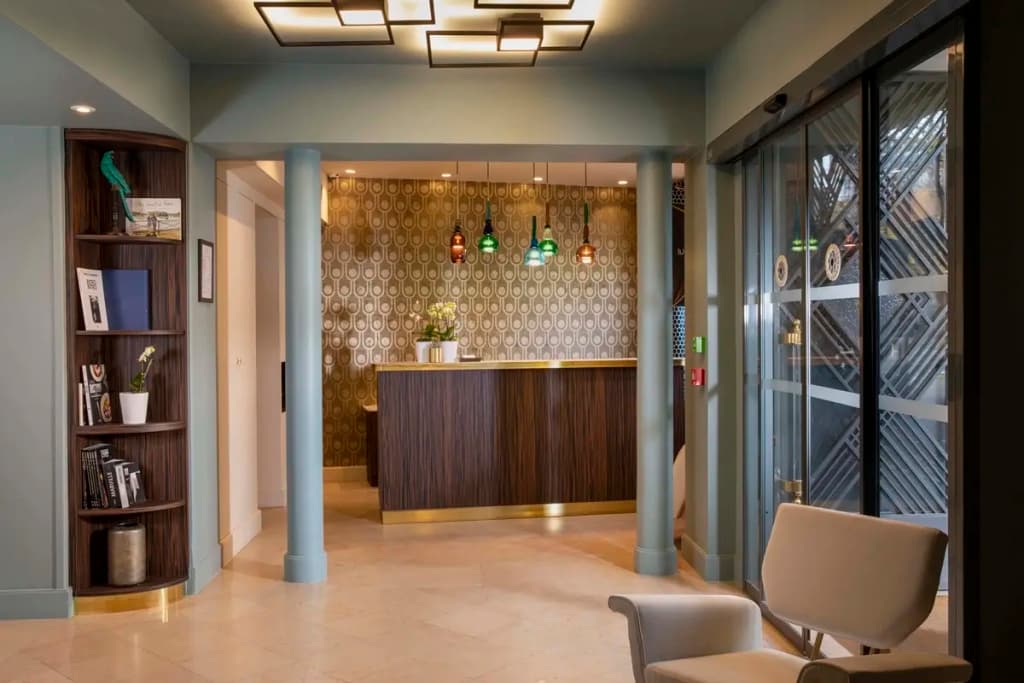 Hotel Aiglon - Photo 2