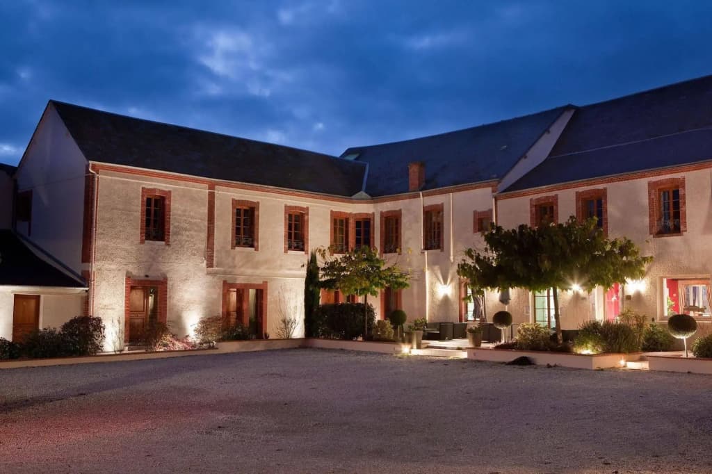 Hôtel Burgevin - Photo 1