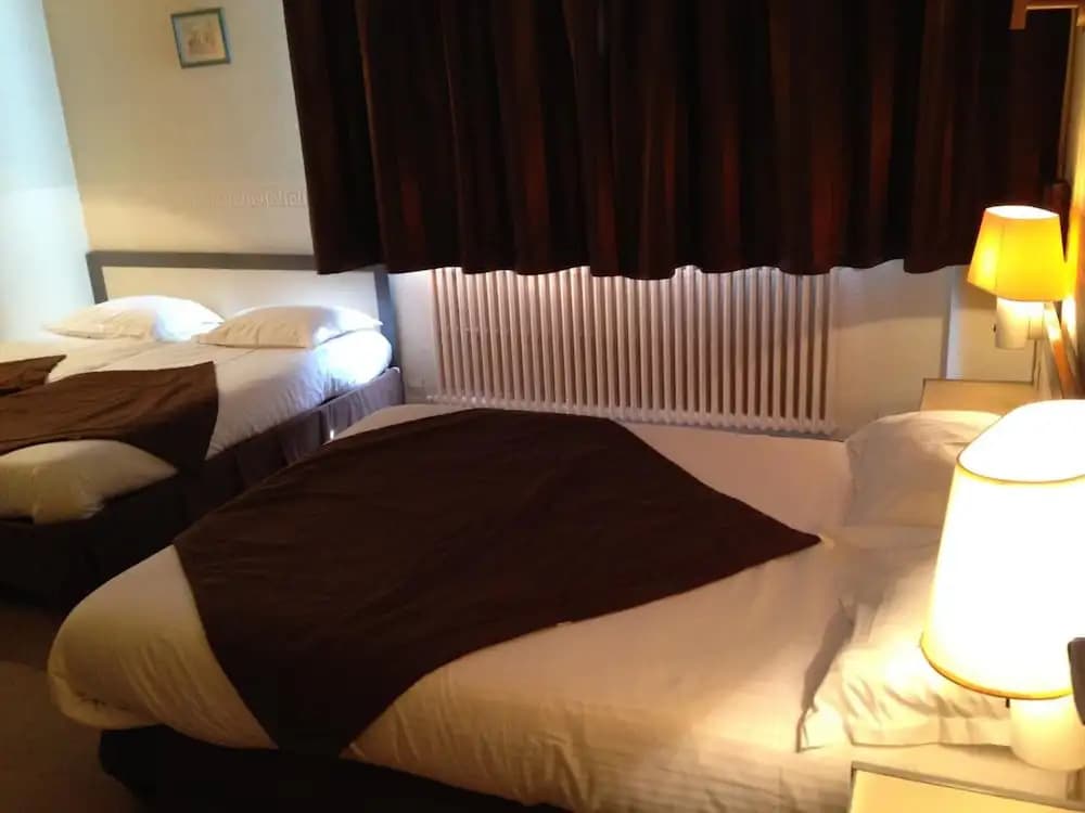 Hotel Continental - Contact Hotel - Photo 4