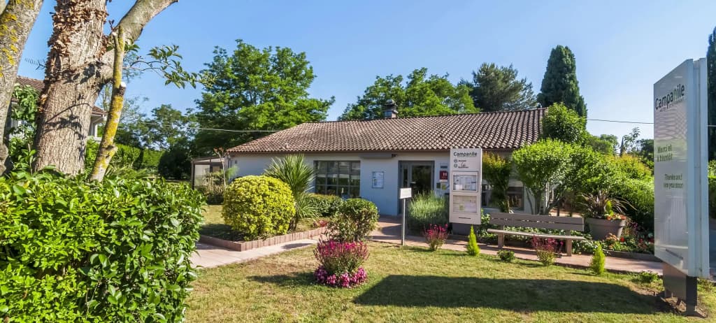 Hotel Campanile Nîmes Sud - Caissargues - Photo 1