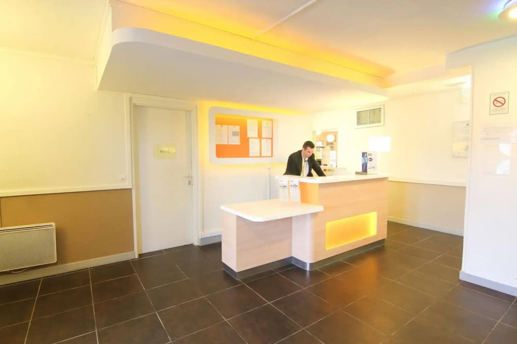 ibis budget Chateaudun - Photo 2