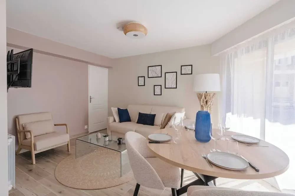 Luxurious Apartment With Parking Place Morny - Photo 1