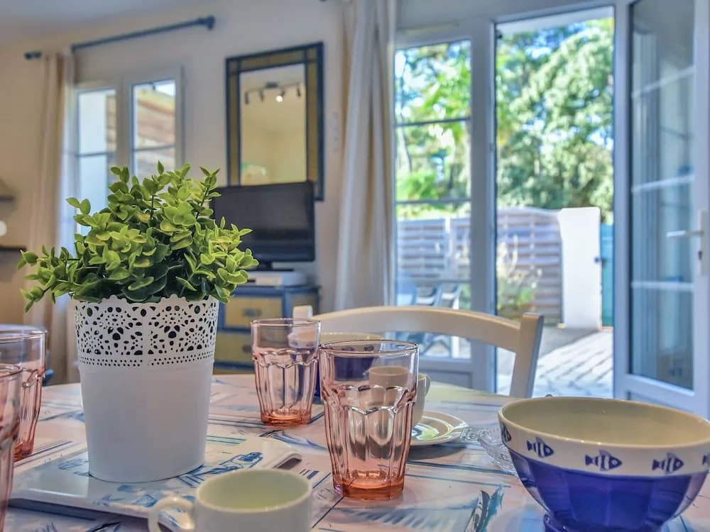 Cozy Holiday Home in Sainte-Marie-de-Re near Sea - Miniature 3
