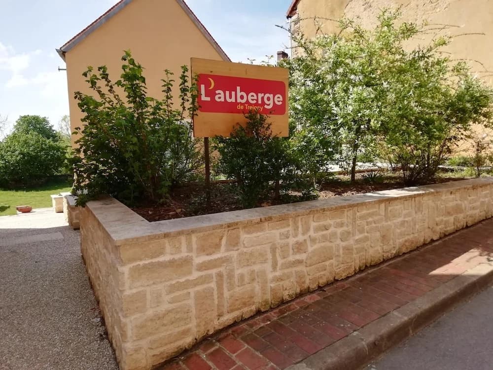 L'auberge de Treigny - Hostel - Photo 1