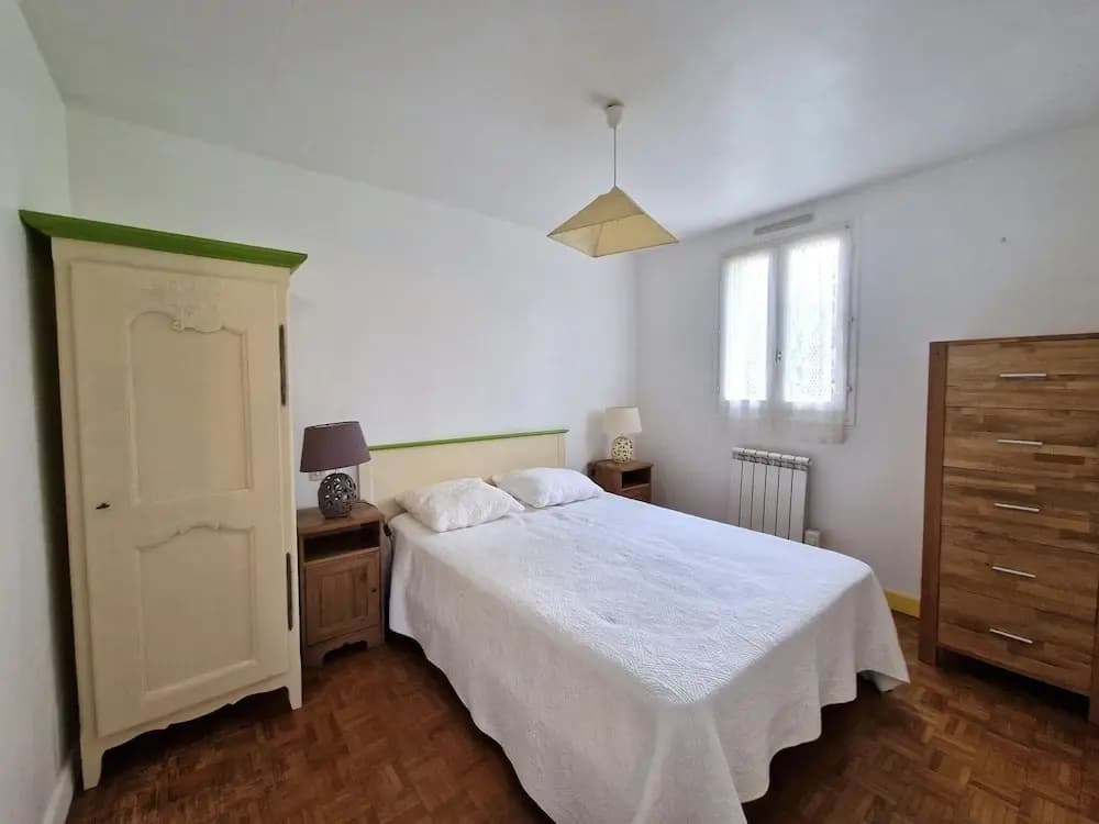 Breton House With Enclosed Garden - Miniature 3