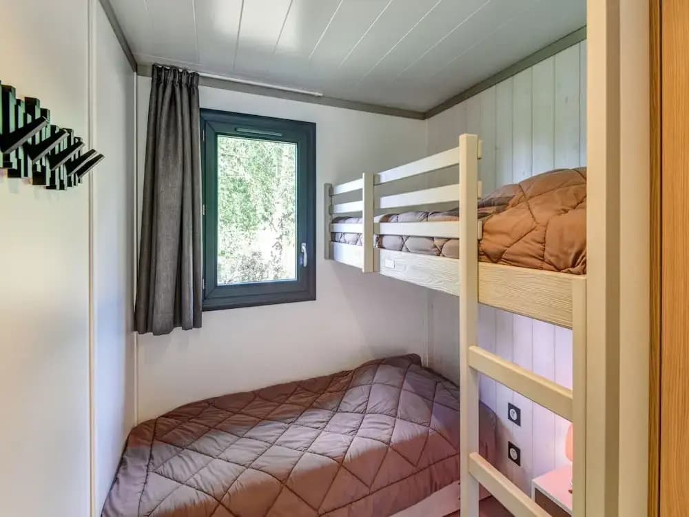 Serene Chalet in Hourtin Near Lake - Miniature 2