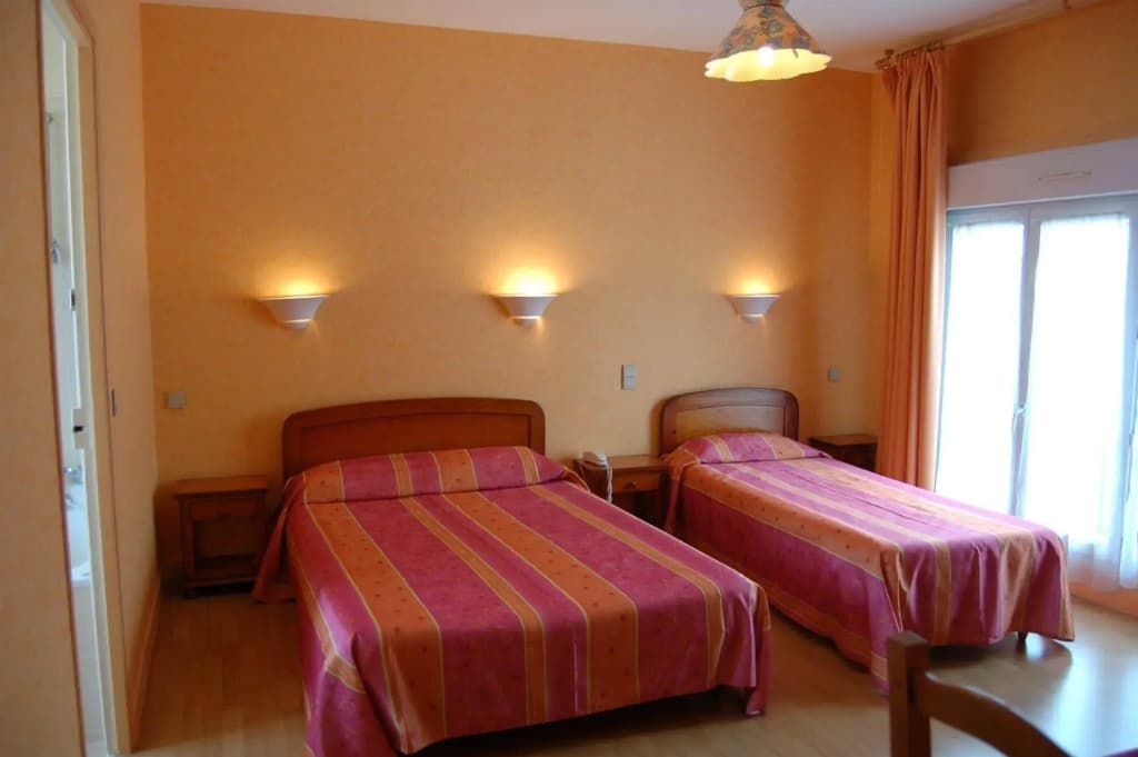 Hotel Des Couronnes Chateaudun - Photo 4