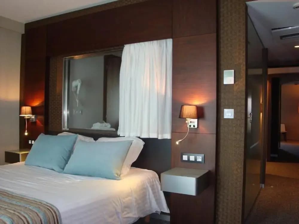 Alysson Hotel - Photo 4