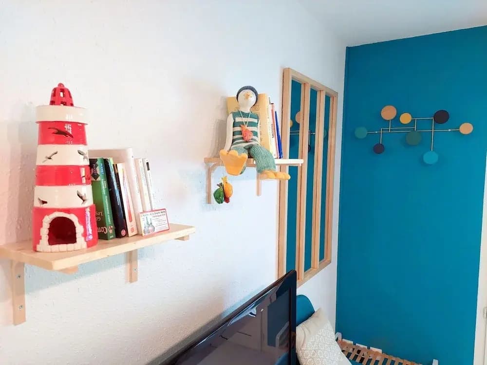 Pretty Apartment With a Terrace Near a Sandy Beach - Miniature 2