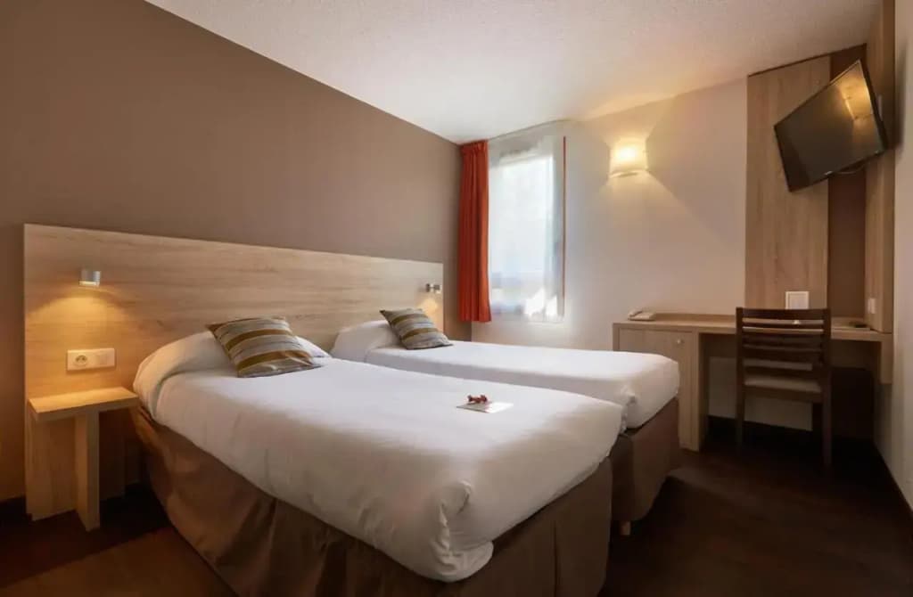 Hôtel des Trois Massifs - Photo 2