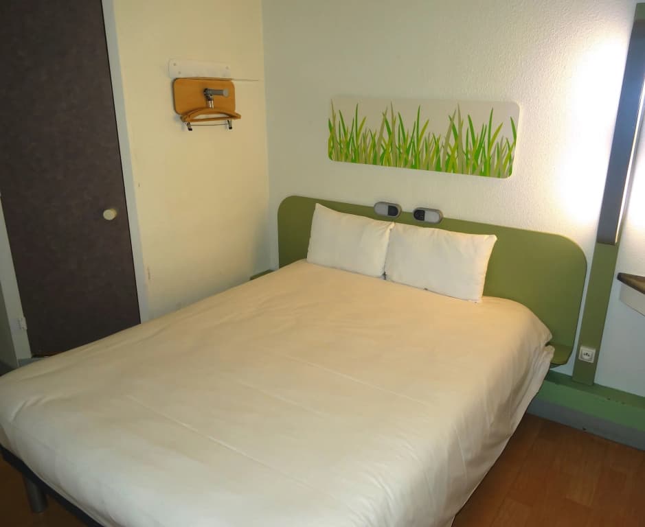 ibis budget Caen Centre Gare - Photo 3