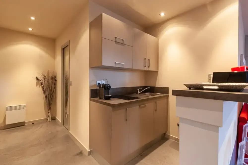 Apartment With Parking on Place de Morny - Miniature 7