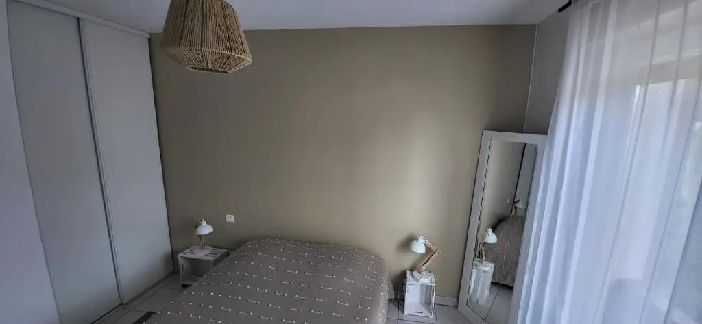 Appartement 2 chambres Balcon Parking privé Centre Village - Miniature 4