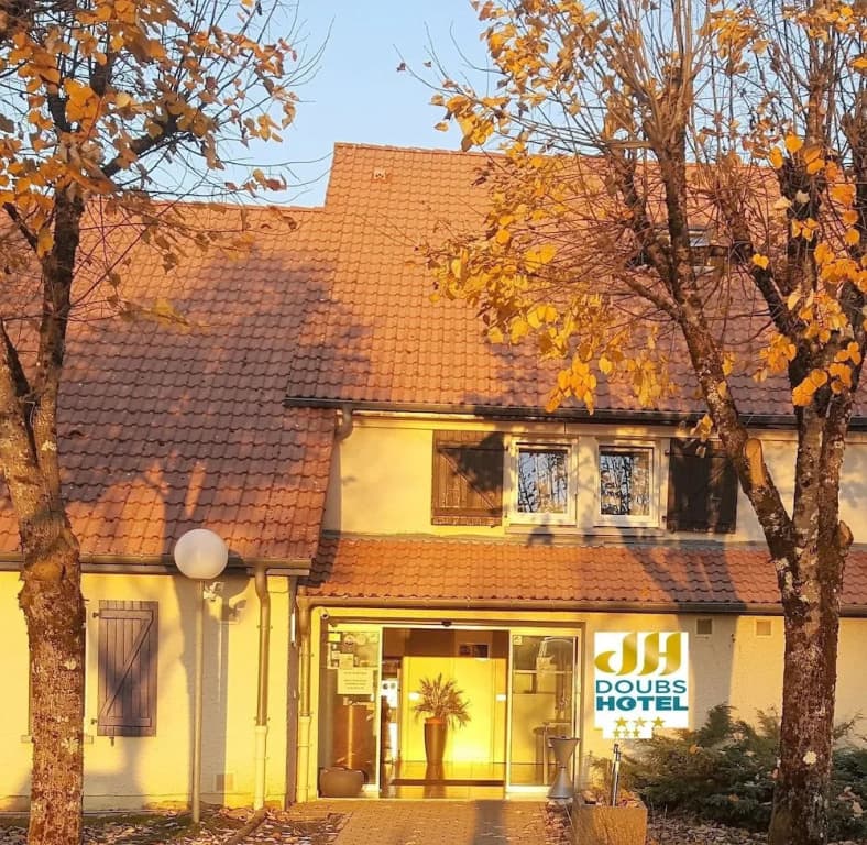 Doubs Hotel - Hostel - Photo 1