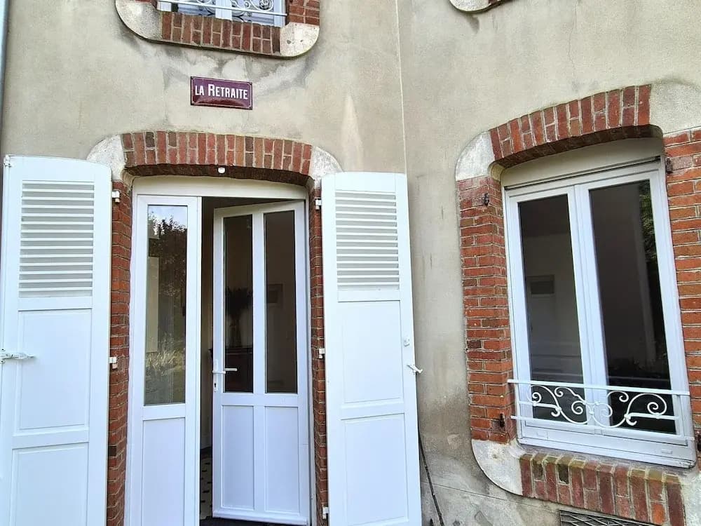 Charming House Close to the Centre - Photo 1