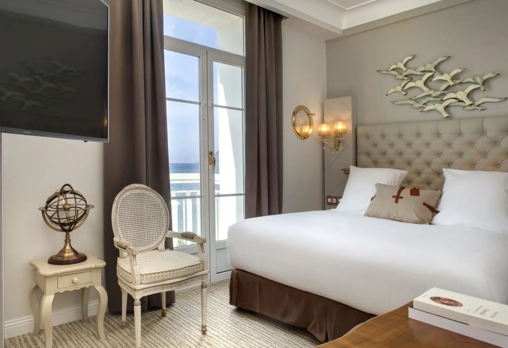 Grand Hotel Des Sablettes Plage, Curio Collection By Hilton - Photo 4
