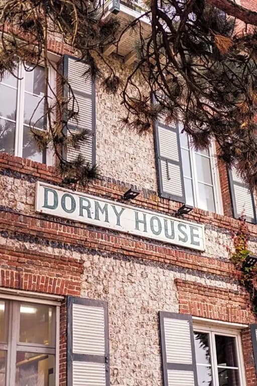 Dormy House - Photo 1