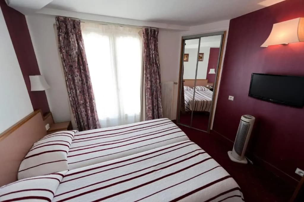 Hotel Royal Bergere - Photo 2
