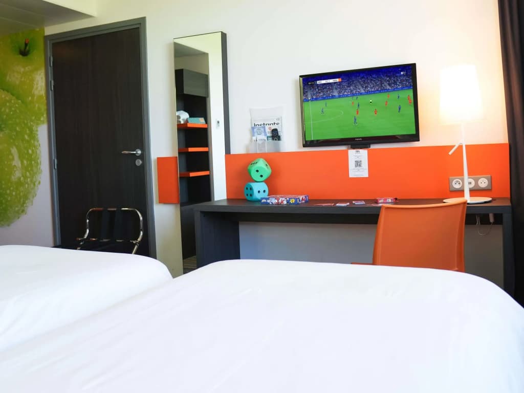 Ibis Styles Caen Centre Gare - Miniature 7