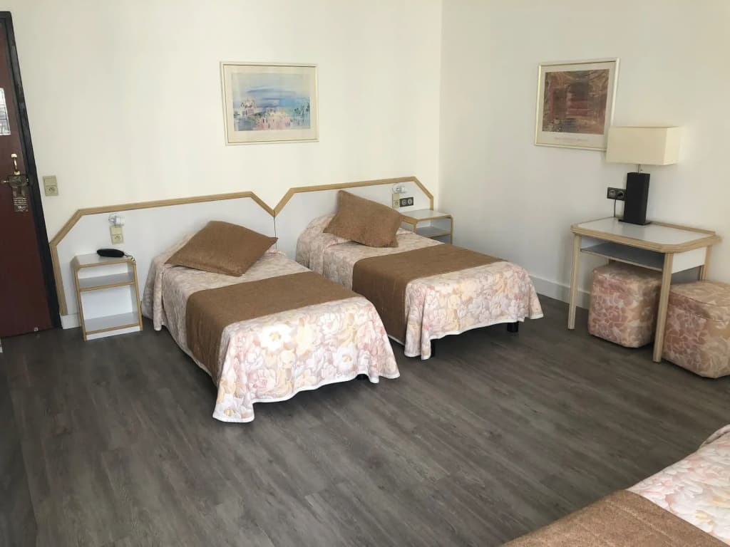 Hotel Busby - Photo 5