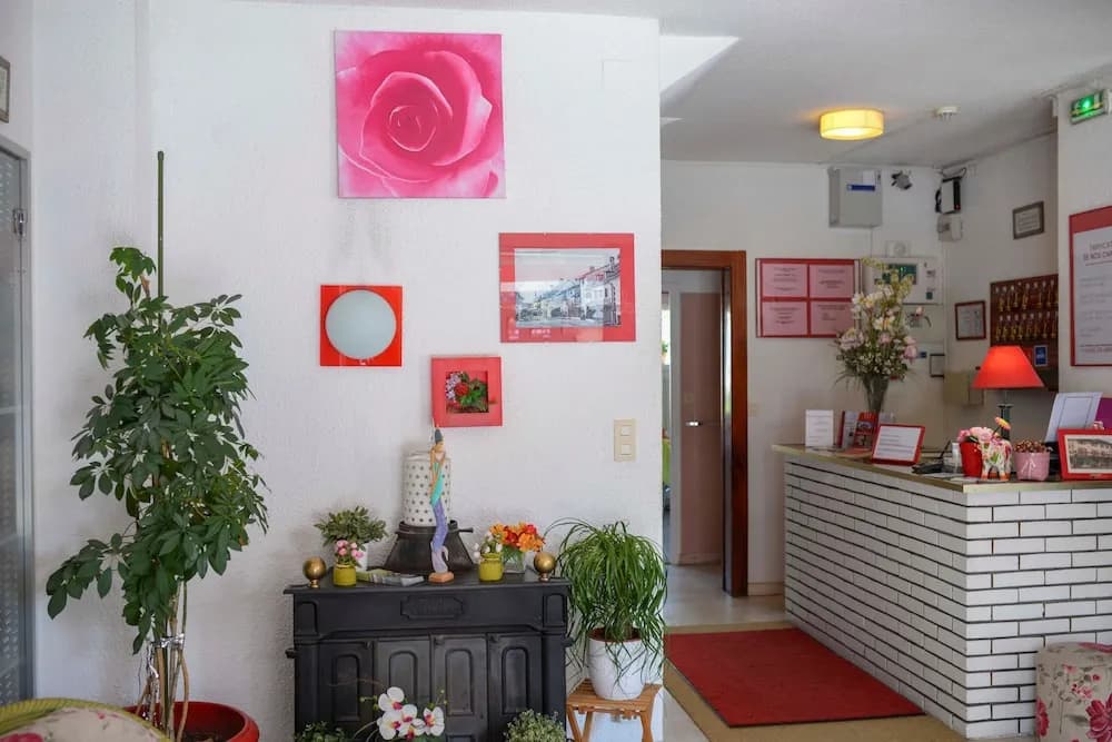 Hotel De La Poste - Photo 2
