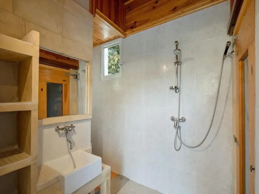 Superb House With Pool Near the Luberon - Miniature 8