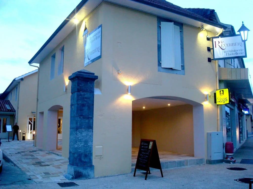Hôtel Le Réverbère de Vic en Bigorre - Photo 1