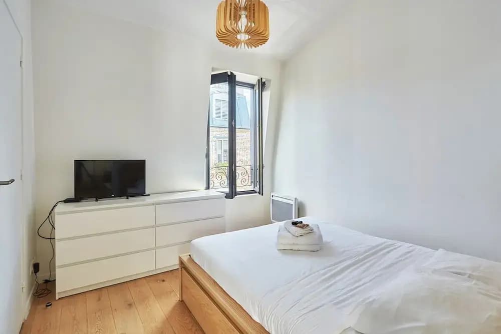Apartment Boulogne Facing the "passage" - Photo 2