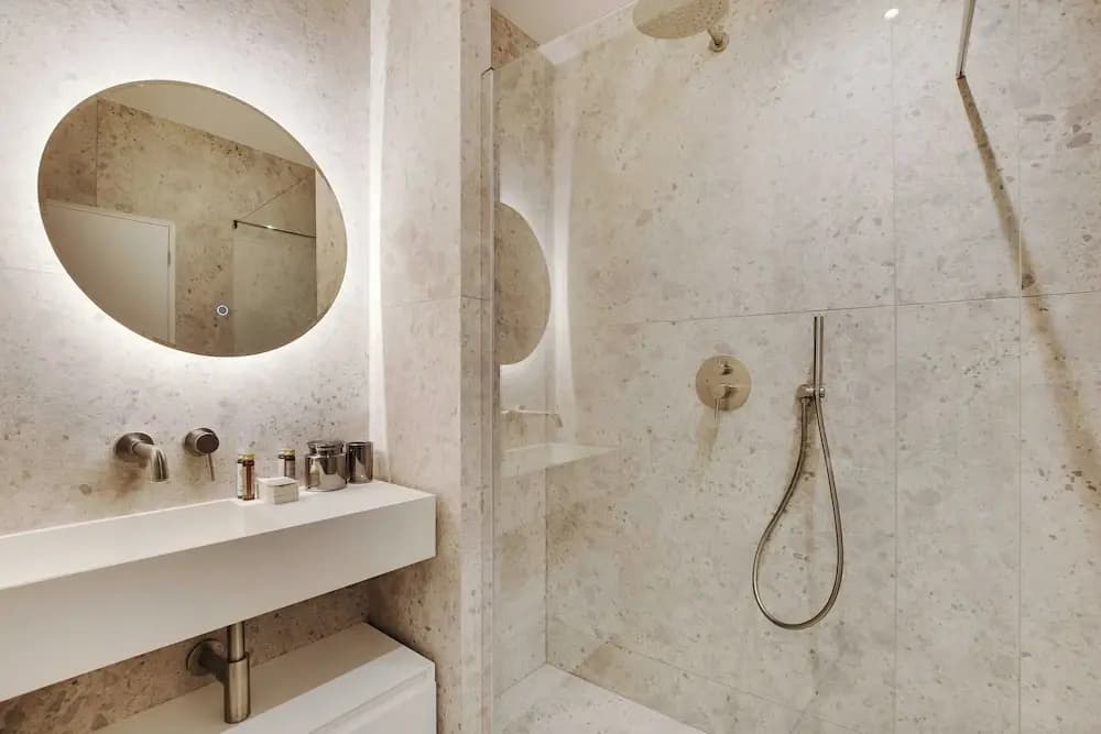 Newly Refurbished Flat in Heart of 18th District - Miniature 8