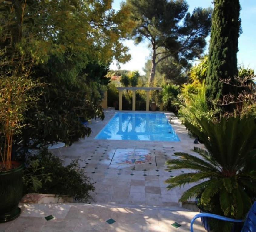 The Address Cassis - Miniature 8