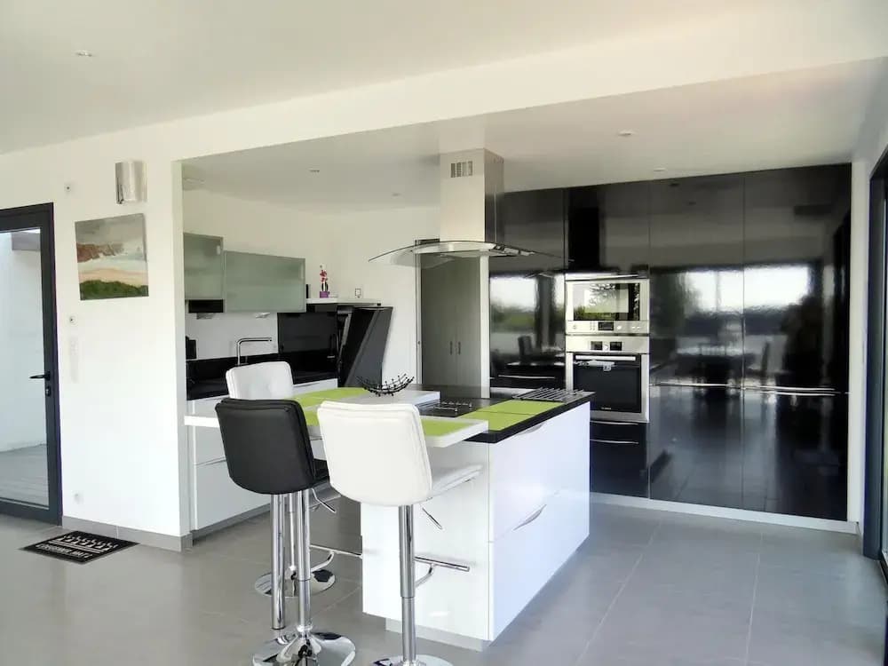 Holiday Home With sea Views, St. Nic - Miniature 2