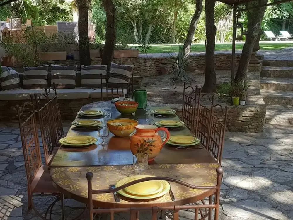 Villa in an Idyllic and Relaxing Setting Near Orange - Photo 4