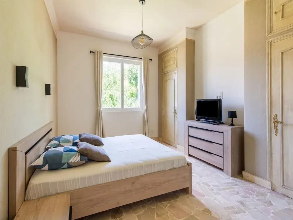 Holiday Home in Saint-julien-du-verdon With Garden - Miniature 2
