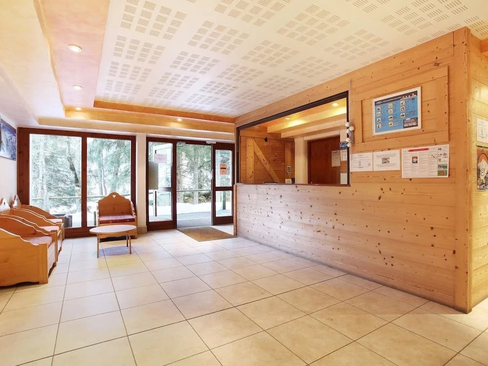 Alpine Studio w/ Balcony - Miniature 6