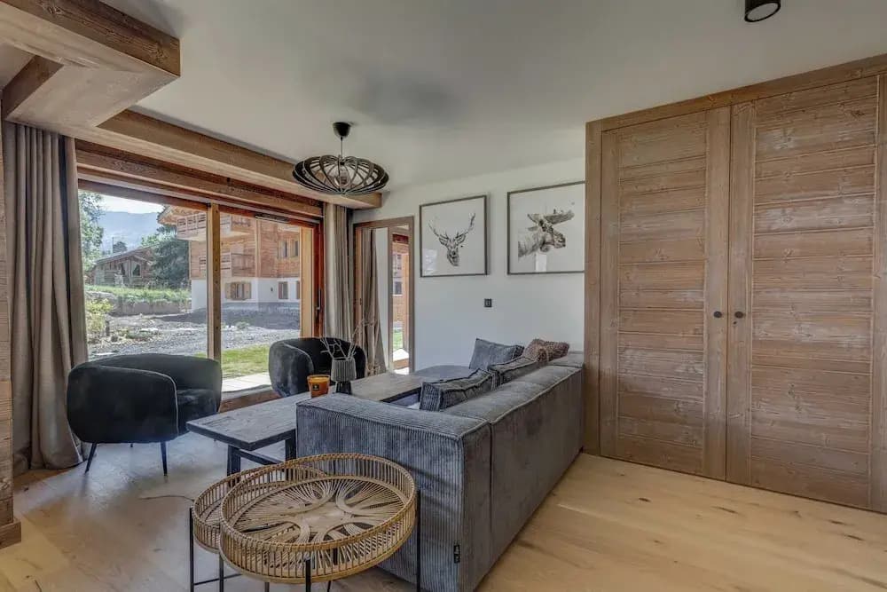 Ideal 3 Bedroom Apartment With 200m2 Garden - Miniature 6