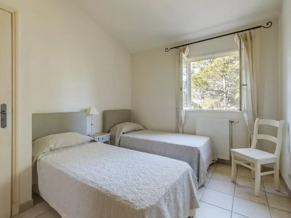 La Motte Resort Near Beach - Photo 3