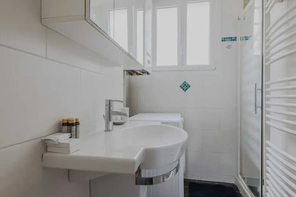 Apartment in Montmartre With 1 Room - Miniature 8