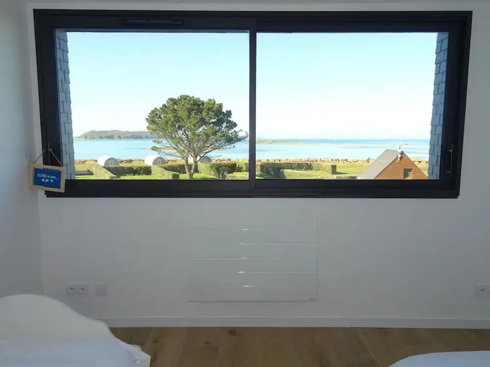Magnificent Villa by the sea - Miniature 7