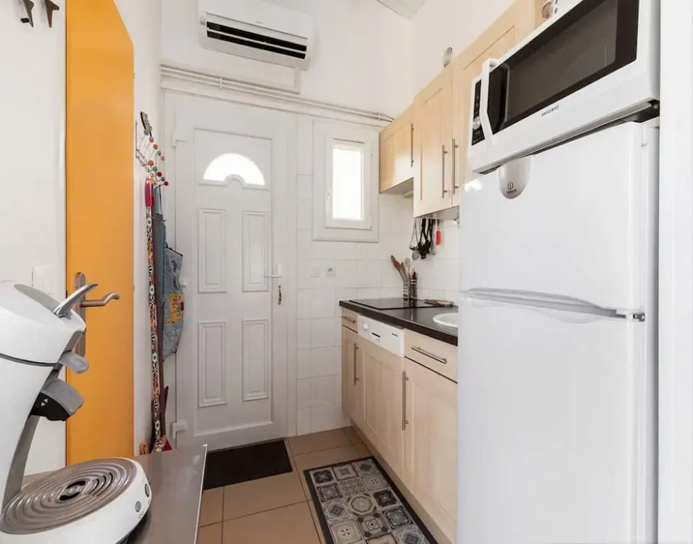 Stylish 2-bedroom Retreat in Agde - Miniature 6