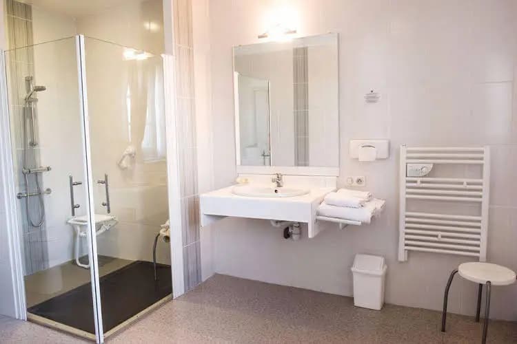 Hostellerie Saint Louis - Miniature 8
