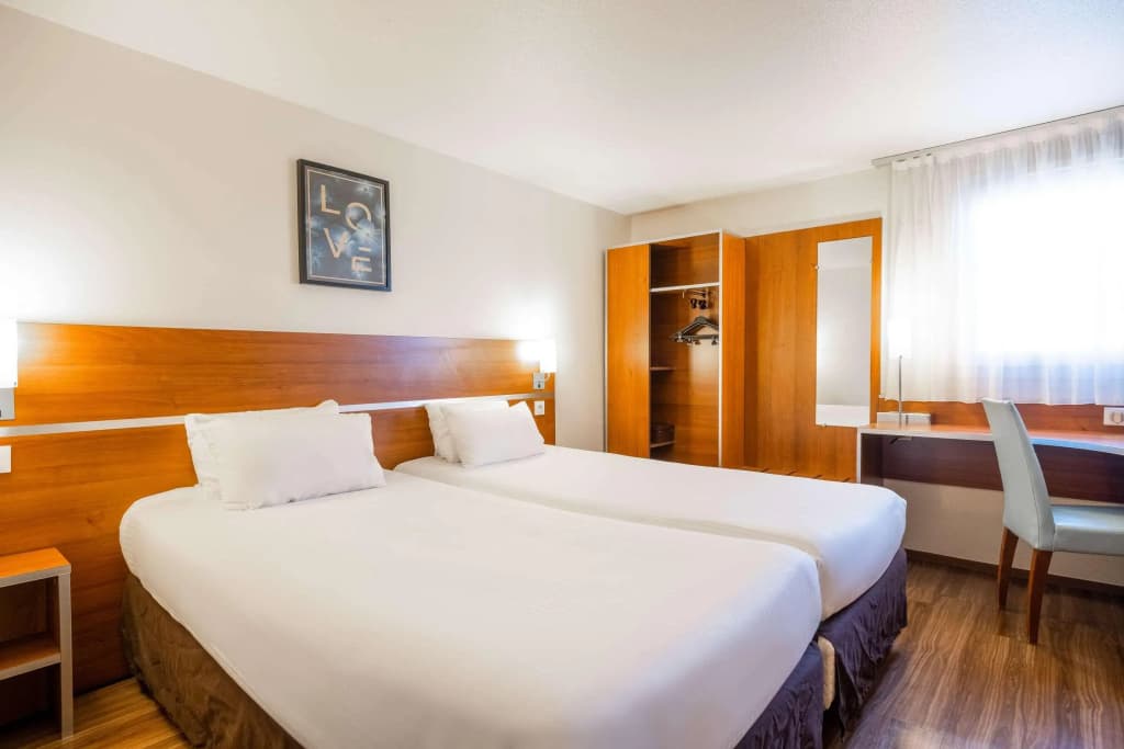 Comfort Hotel Aeroport Lyon St Exupery - Miniature 6