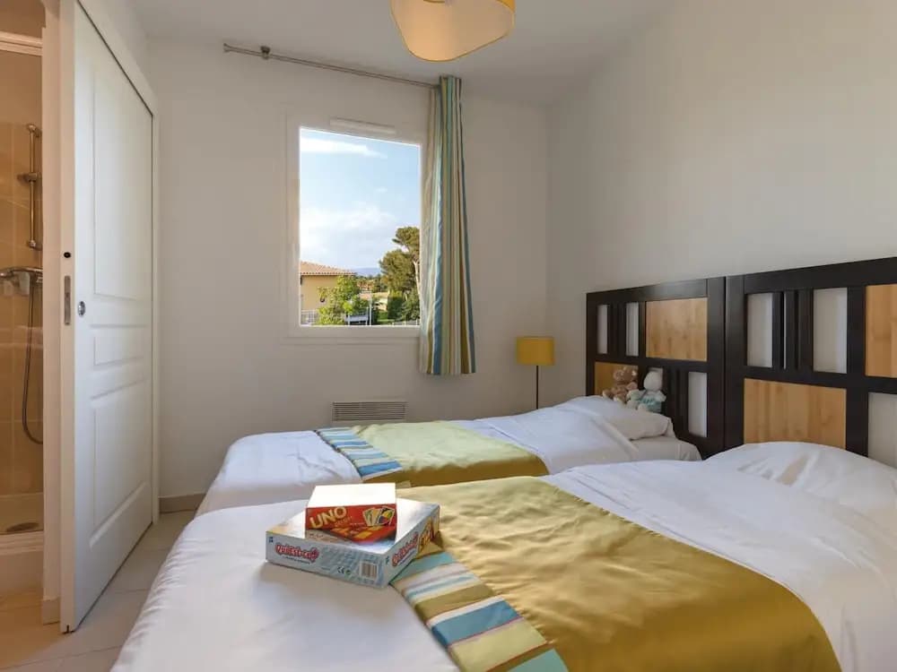 Apartment Le Brusc With Sea View - Photo 2