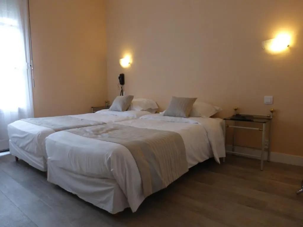 Hôtel Val De Loire - Photo 1