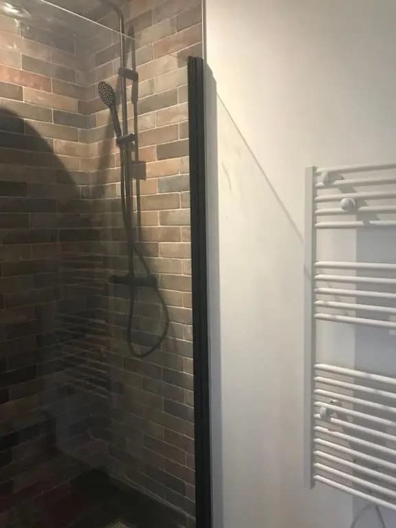 Superbe Studio meublé idéal pour couple ZEN avec SPA - Miniature 5