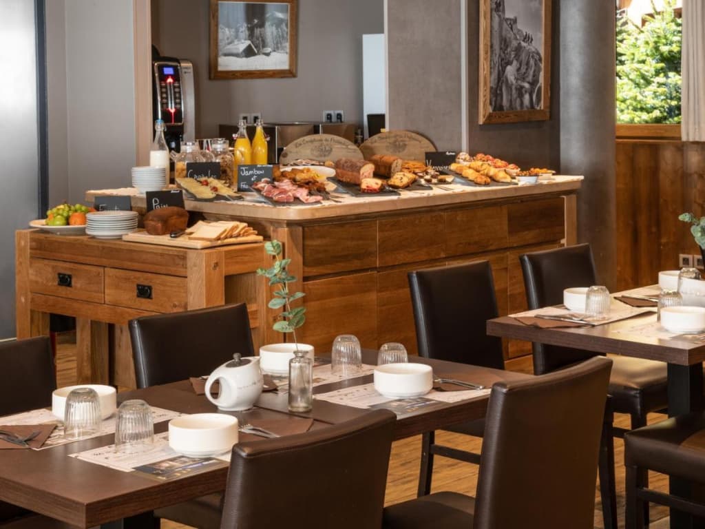 Hotel Ski Lodge - Photo 2
