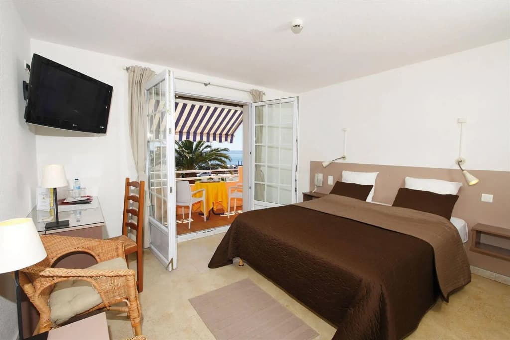 Logis Hotel l'Esterella - Photo 3
