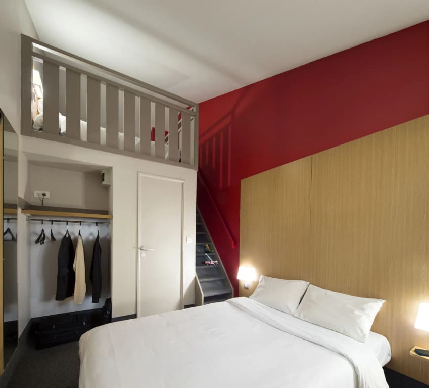 B&B HOTEL Calais Coquelles Tunnel sous la Manche - Photo 3