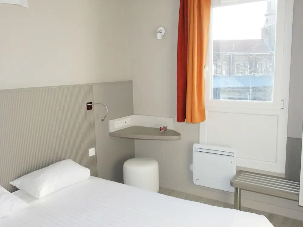 Brit Hotel Lille Centre - Miniature 8